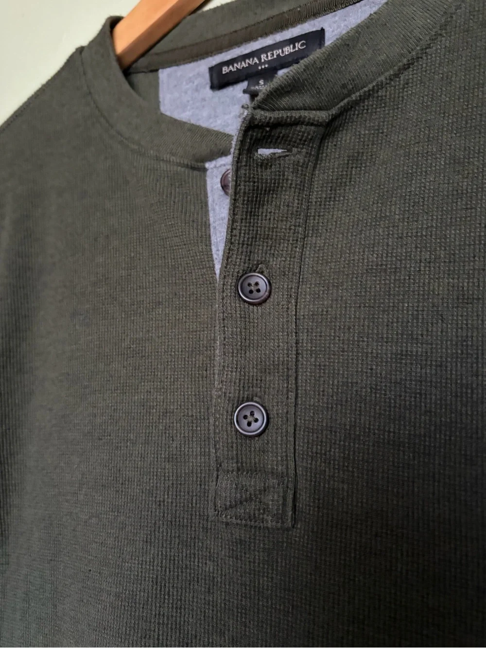 Banana Republic Men’s Olive Green Long-Sleeve Henley Shirt Size S Preppy Layers